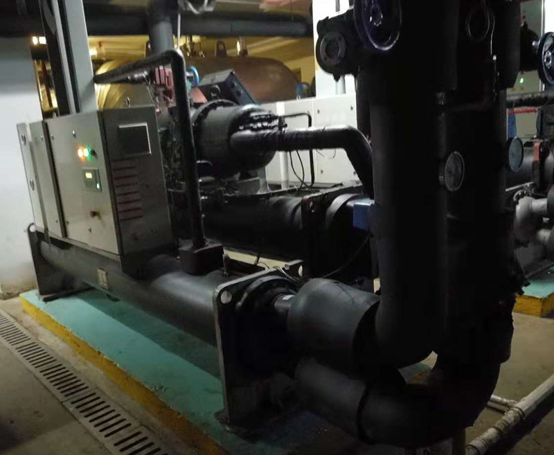 水冷式螺桿式空調機組.jpg 水冷式螺桿式空調機組.jpg